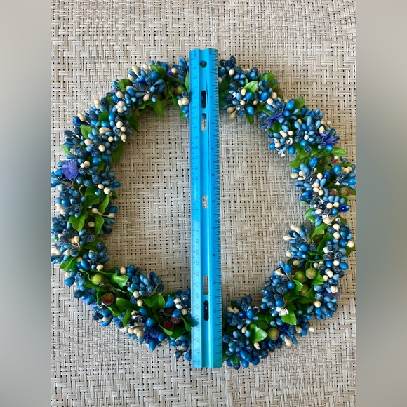 Valerie Parr Hill Pip Berry Wreath and Candle Ring - Picture 10 of 10